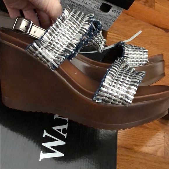 Wanted Wedge Sandals NWT - Picture 2 of 3